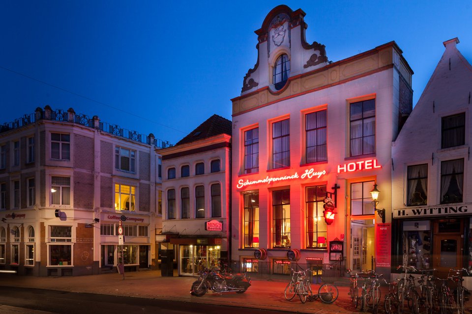 Vooraanzicht hotel