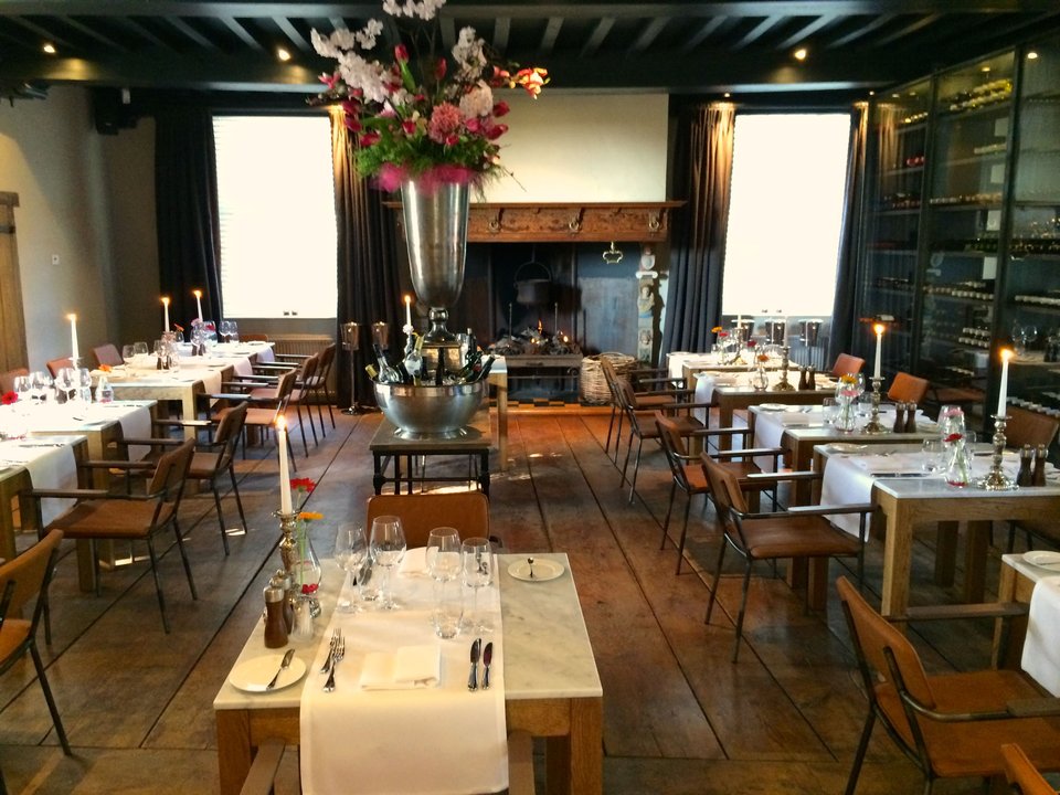 3a.restaurant-min.JPG